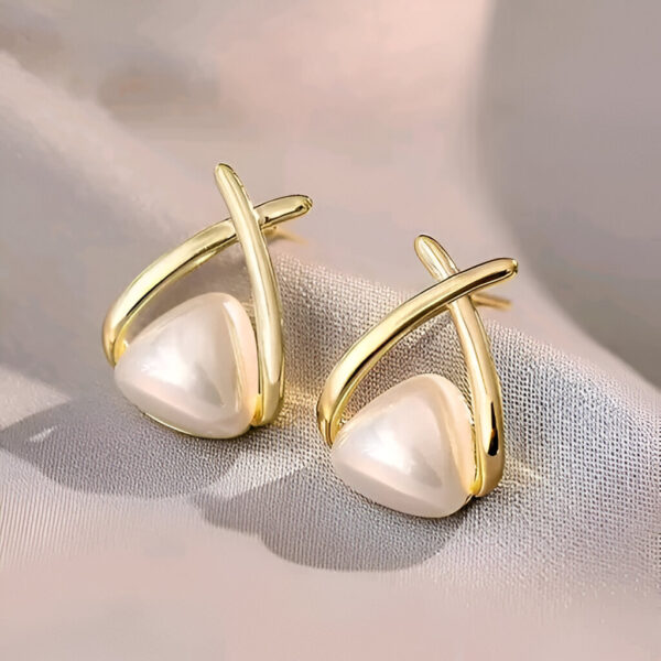 Trendy Earrings Gold Stud Earrings - Image 3