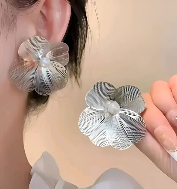 Floral Pearl Earrings
