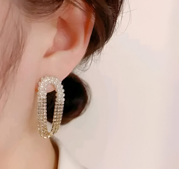Pearl And Zircons Round Shape Layered Earrings - Image 4
